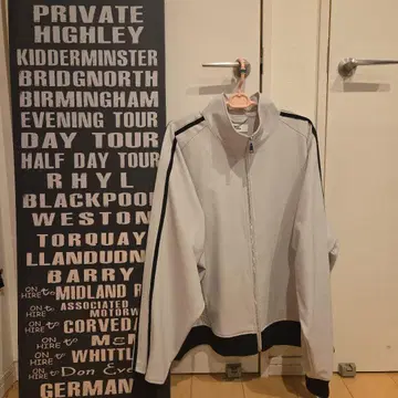 루즈 드레이프 모드 하이넥 트랙 자켓
