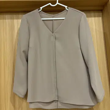 유나이티드 애로우즈 베이지 V넥 오부소매 블라우스
