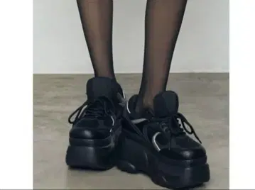 에모다 통굽 블랙 스니커즈