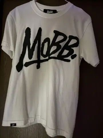 MOBB. 화이트 로고 프린트 T셔츠