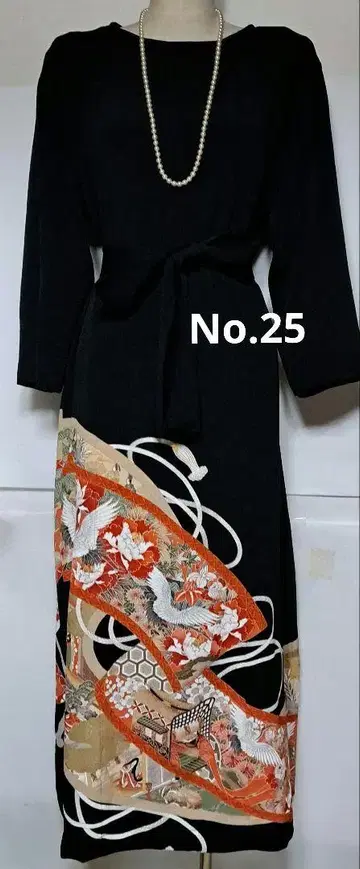 블랙 전통 예복 기모노 리메이크 롱 드레스 꽃무늬와 학 문양