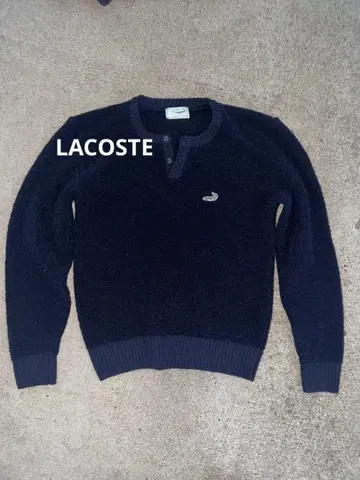 Lacoste 네이비 헨리넥 스웨터 짧은 기장
