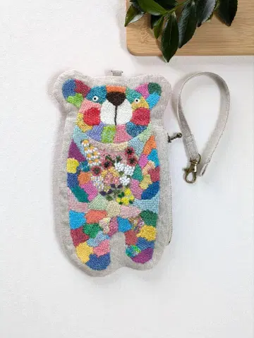 곰돌이 모양 파우치 지퍼 안쪽 포켓 부착
