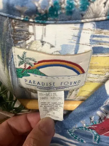 PARADISE FOUND 하와이안 셔츠 M 구제 의류입니다.