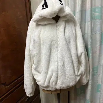 화이트 플리스 자켓 후드 부착