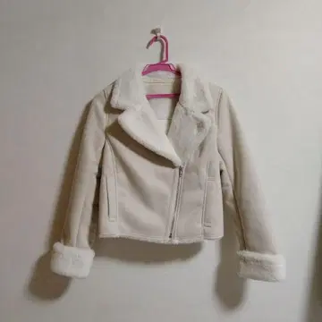 루즈 디아망 화이트 인조 모피 숏 자켓