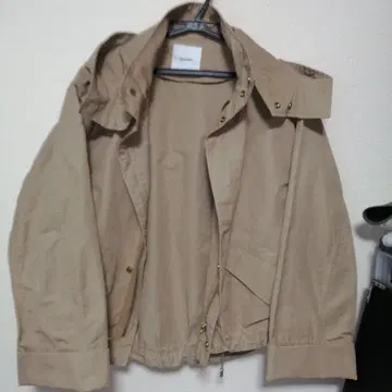 Spick & Span 후드 부착 베이지 자켓