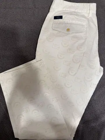 화이트 로고 골프 팬츠