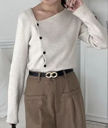 Thevon 아지메 넥 버튼 리브 니트 아이보리