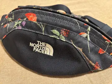 THE NORTH FACE 꽃무늬 바디백