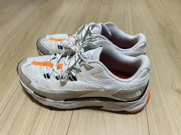 THE NORTH FACE 스니커즈 화이트/오렌지