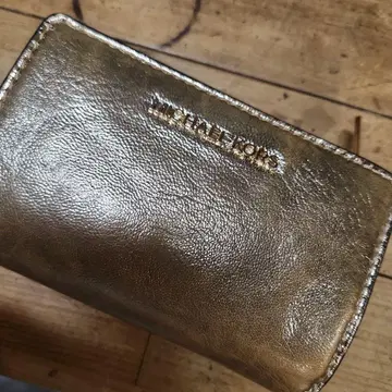 MICHAEL KORS 골드 접이식 지갑