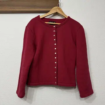 Agnes b. 가디건 프레션