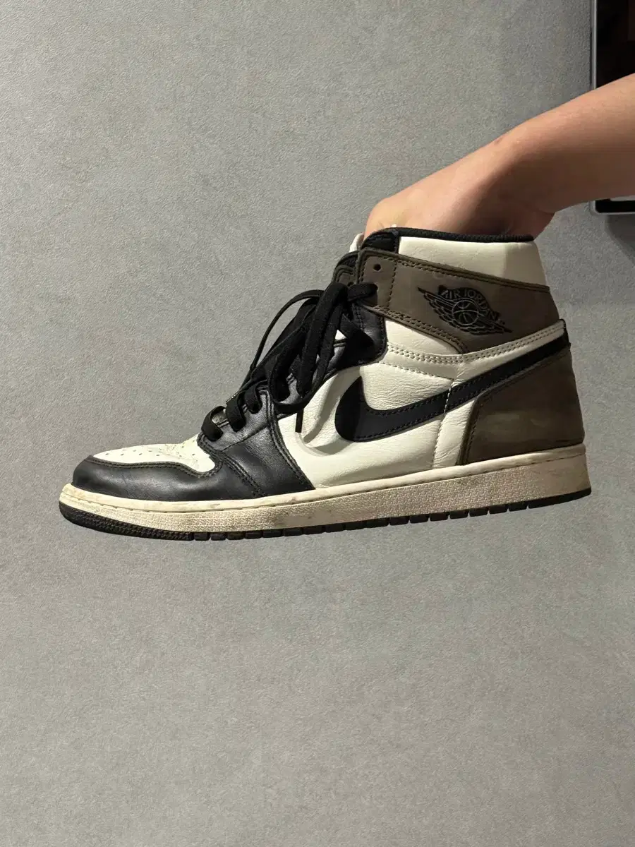 280) Nike Jordan 1 Retro High OG Black Mocha