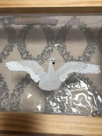 화이트 백조 자수 디자인