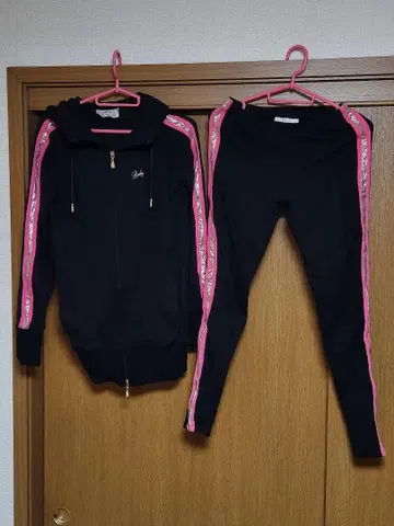 Rady 네온 핑크 x 골드 글리터 라인 셋업