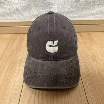 aespa 카리나 착용 CARLYN 브라운 캡