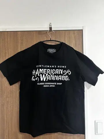 AMERICAN WANNABE [ SIGNBOARD S/S TEE ]
