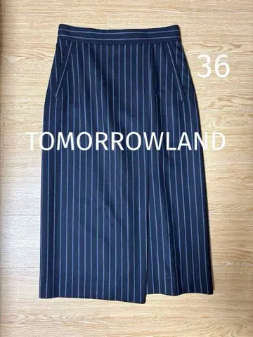 [ 새상품급 ] TOMORROWLAND 네이비 스트라이프 타이트 스커트