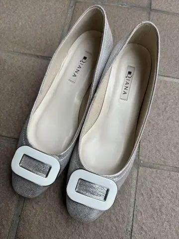 다이애나 펌프스 실버 24.5cm