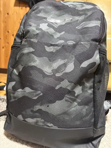 Nike 카모플라쥬 디자인 백팩 24L