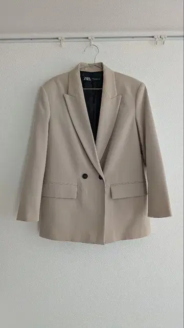 ZARA 베이지 더블 버튼 테일러드 자켓