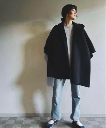 후드 부착 블랙 판초 케이프 코트