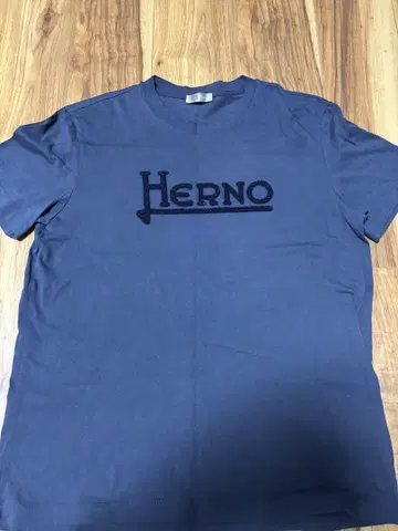Herno 네이비 자수 T셔츠
