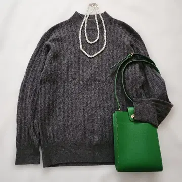 콰트로페이즈 캐시미어 100% 하이넥 스웨터