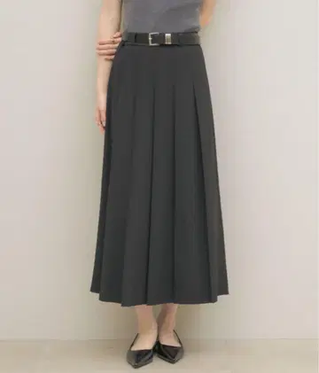 NEUNA 플리츠 미디 스커트 블랙