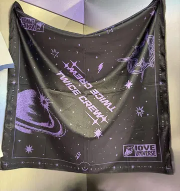 TWICE 팝업 스카프 한국