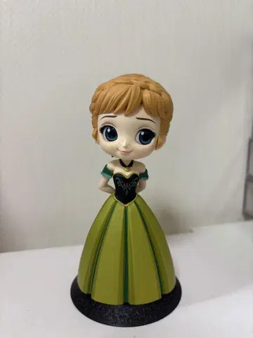 겨울왕국 안나 대관식 Aver. Qposket 피규어