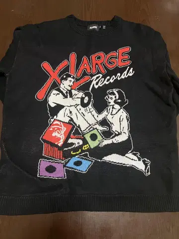 XLARGE 그래픽 니트 스웨터 블랙