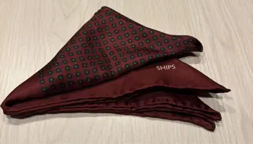 SHIPS 버건디 도트 무늬 포켓 치프