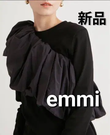 [ 새상품 택 포함 ] emmi 2025SS 프릴 롱 슬리브 T셔츠 블랙