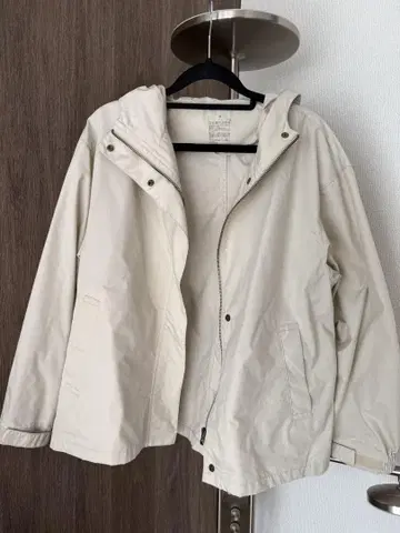 UNIQLO 베이지 마운틴 후드티 후드 부착