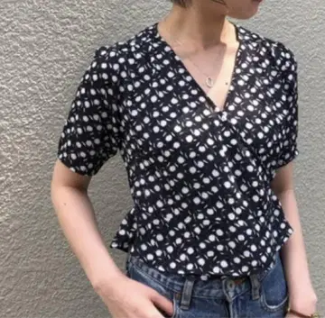 플라워 카슈쿨 블라우스 Flower Cachecoeur Blouse