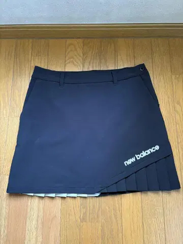 4WAY 스트레치 소프트쉘 플리츠 스커트 New Balance