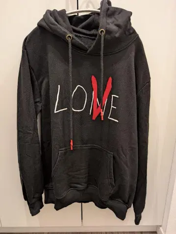 LOVE V 디자인 블랙 후드티