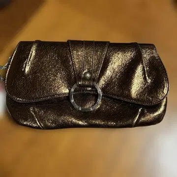 미사용 택 포함 비비안 탐 브론즈 메탈릭 클러치백