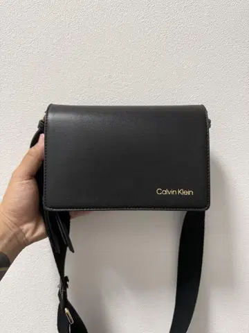 Calvin Klein 블랙 프래그먼트 케이스