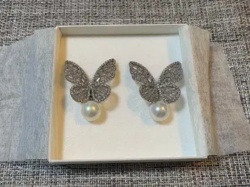 STELLA & RUBY 버터플라이 귀걸이