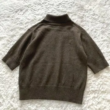 새상품급 정가 3만 로에프 고급 야크 터틀넥 니트 반팔 브라운