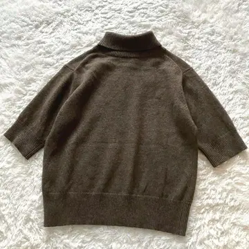 새상품급 정가 3만 로에프 고급 야크 터틀넥 니트 반팔 브라운