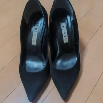 D.JANA 블랙 하이힐
