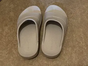 OOFOS 샌들