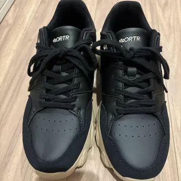 ORTR 블랙스니커 베이지 밑창