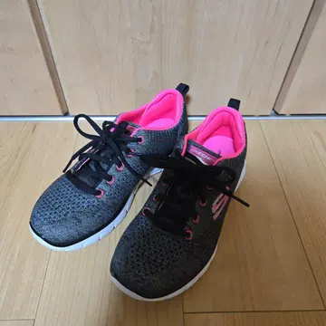 Skechers 블랙/핑크 스니커즈 23cm