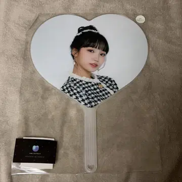 IZ*ONE 아이즈원 채원 부채 LESSERAFIM