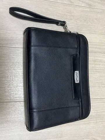 블랙 가죽 클러치백